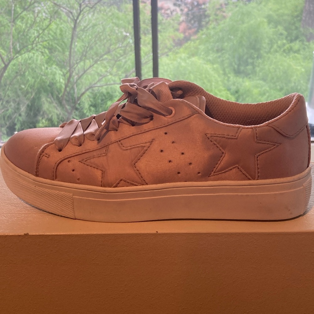 New with tags. Blush satin-like sneakers with star details.